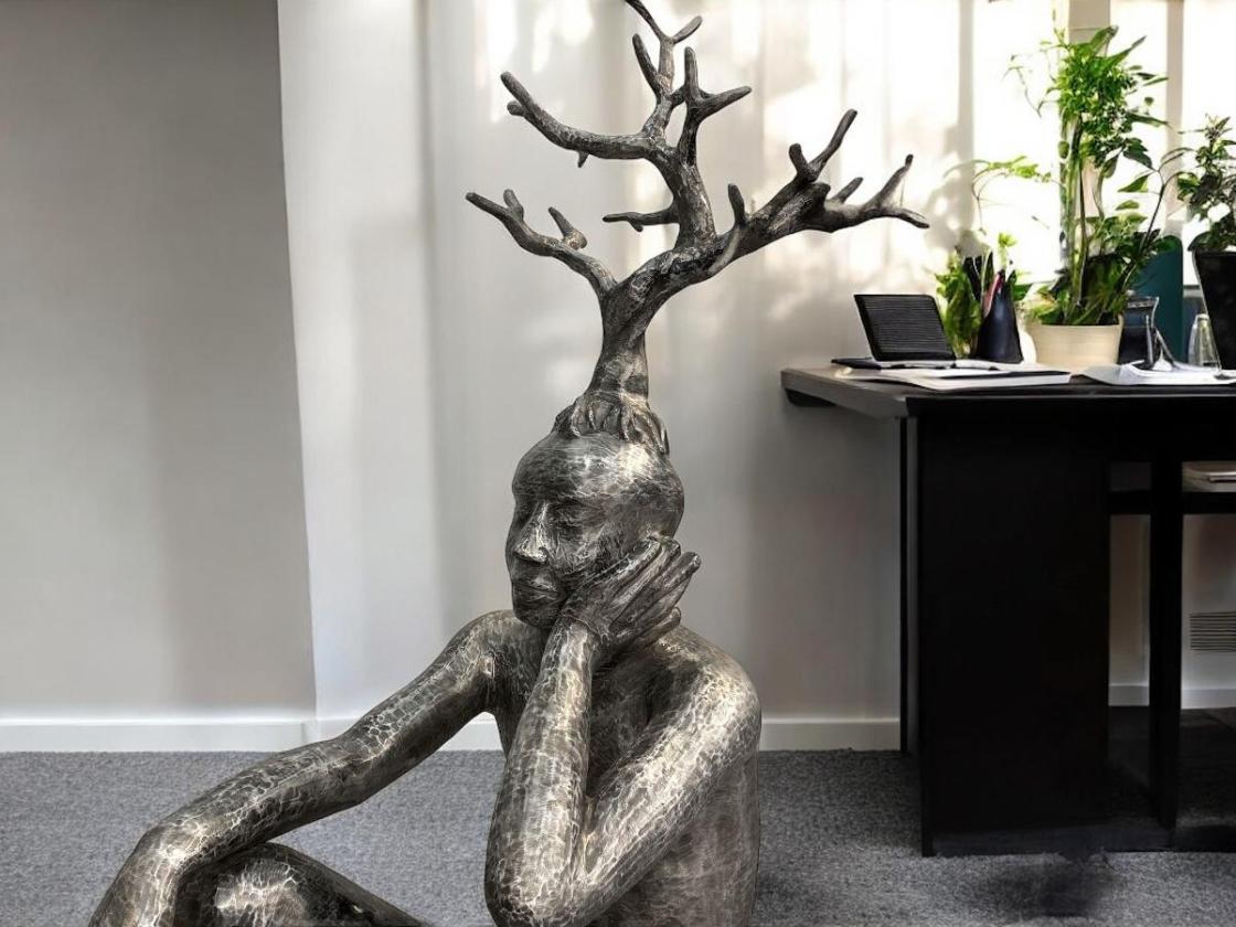 Große Deko-Figur aus Aluminium Mann mit Baum