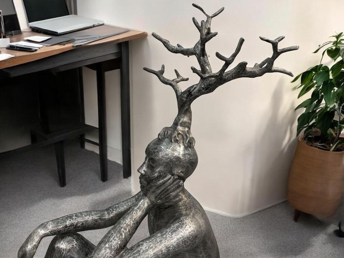 Große Deko-Figur aus Aluminium Mann mit Baum