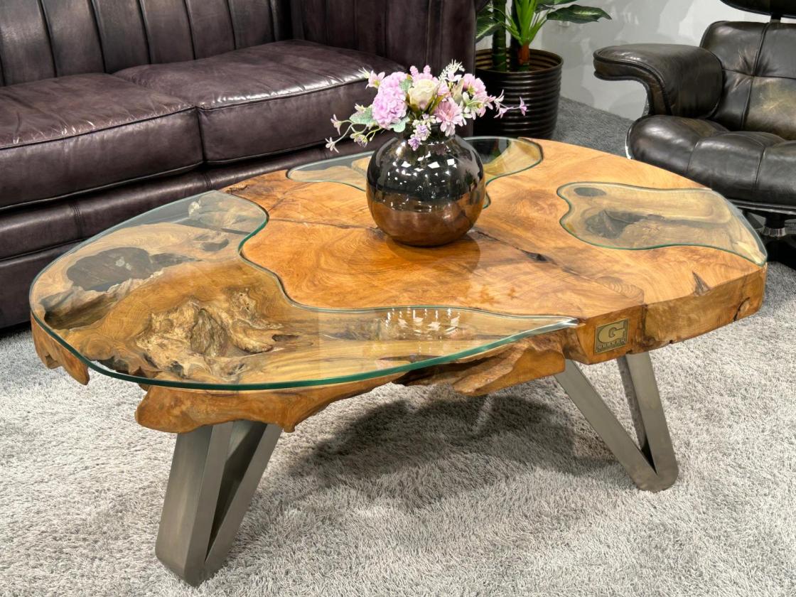 Couchtisch aus einem massiven Baumstamm Teakholz