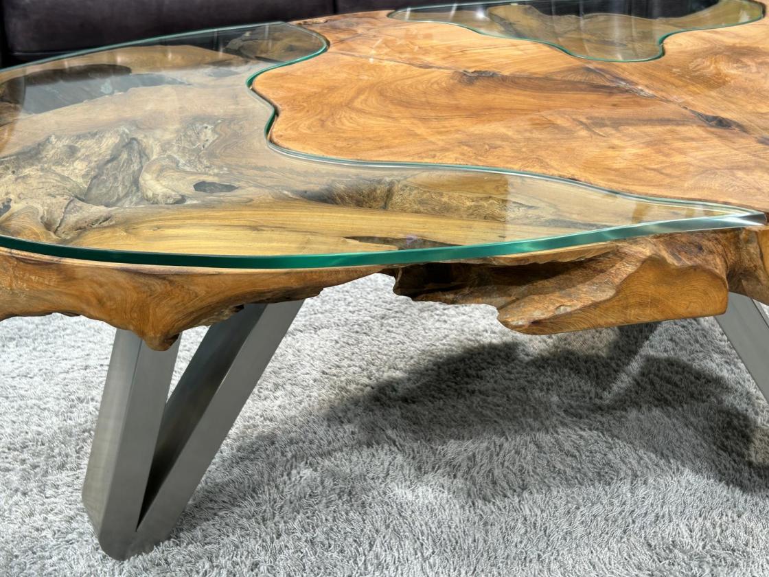 Couchtisch aus einem massiven Baumstamm Teakholz