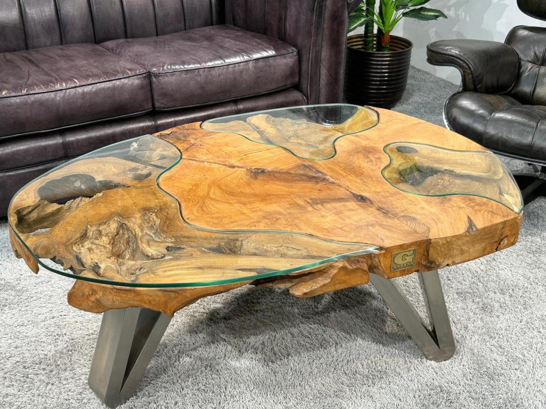 Couchtisch aus einem massiven Baumstamm Teakholz