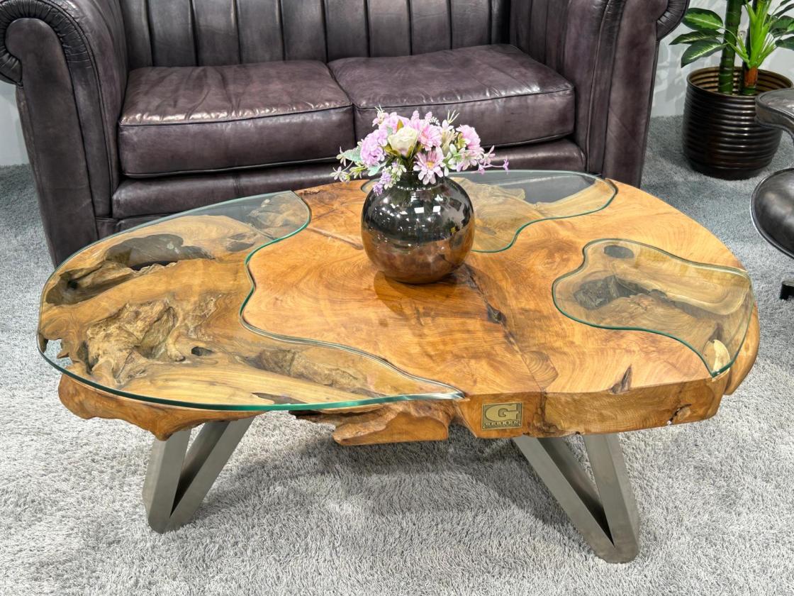 Couchtisch aus einem massiven Baumstamm Teakholz