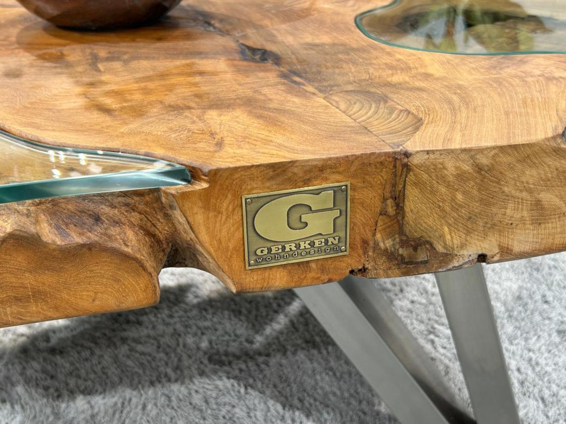 Couchtisch aus einem massiven Baumstamm Teakholz