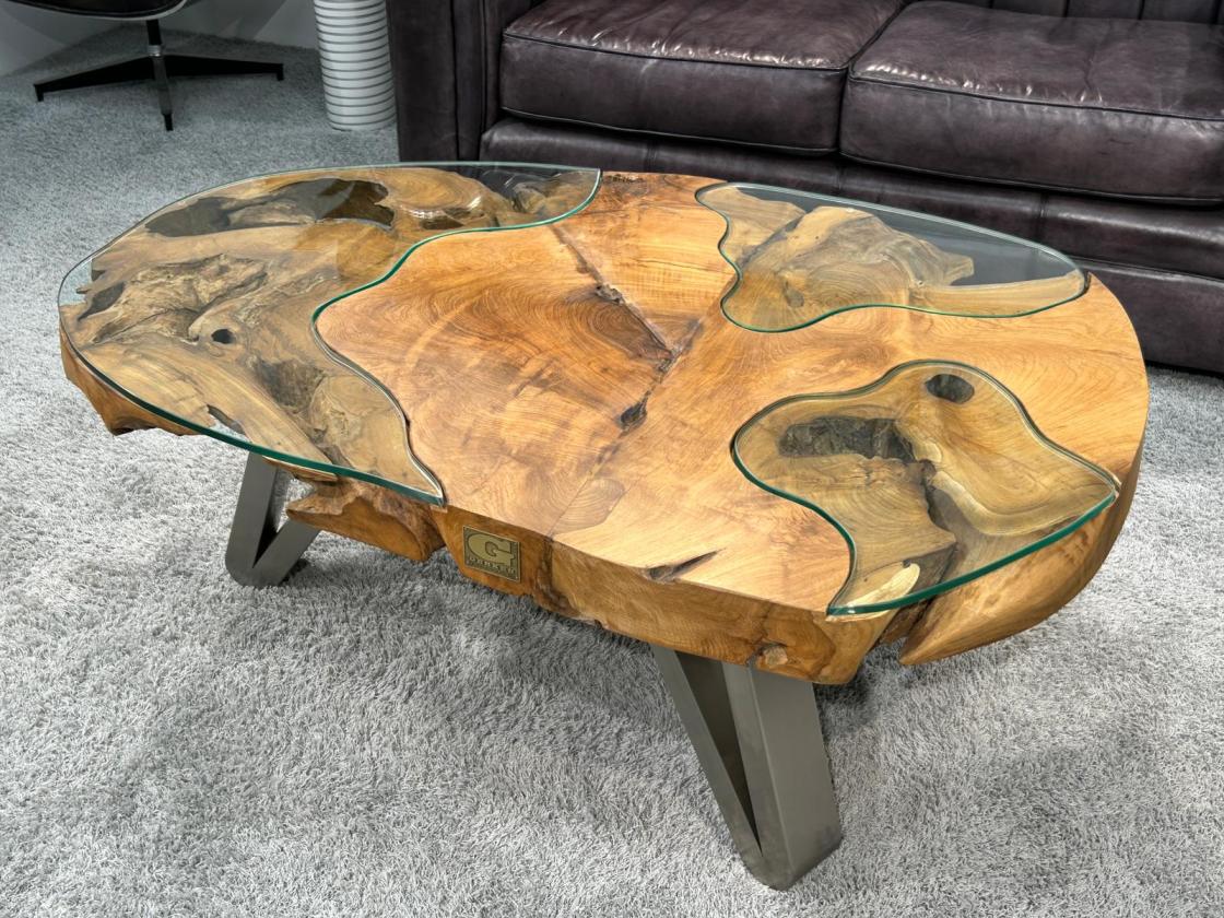 Couchtisch aus einem massiven Baumstamm Teakholz