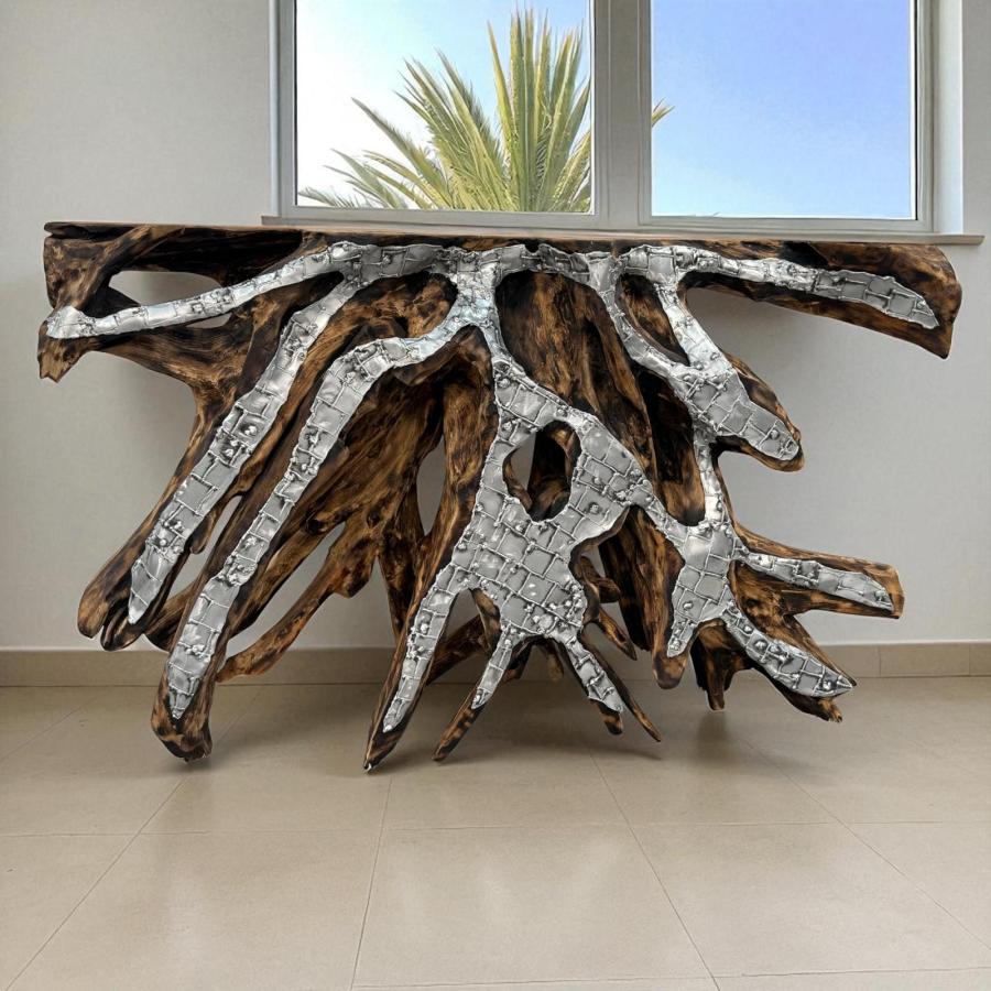Sideboard aus einer Baumwurzel mit Aluminium