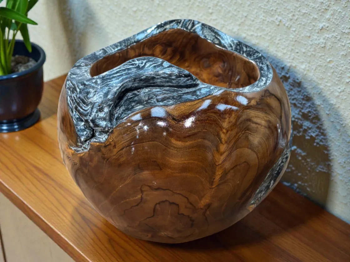 Holzschale 'CECILIA', rund, 20x24 cm, mit natürlicher Maserung.