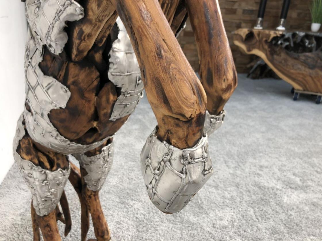 Figur Löwe aus Altholz mit Aluminium