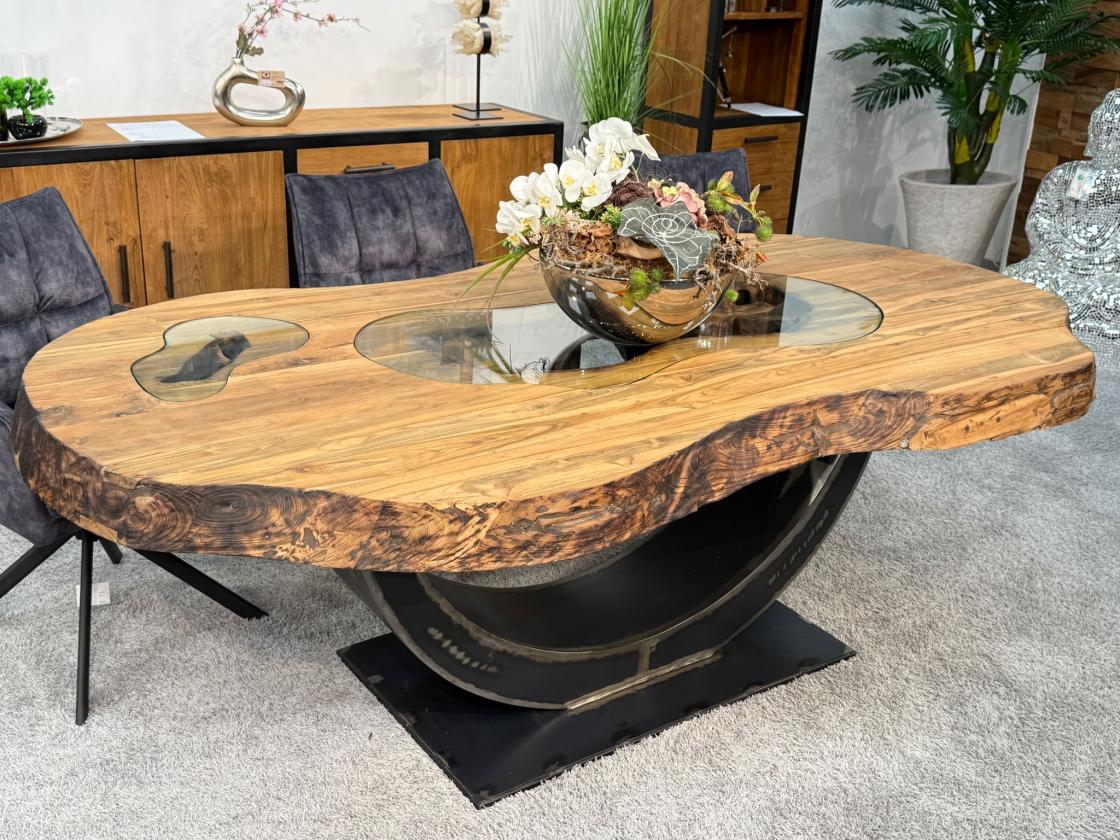 Massiver Holztisch Fusion aus recyceltem Holz