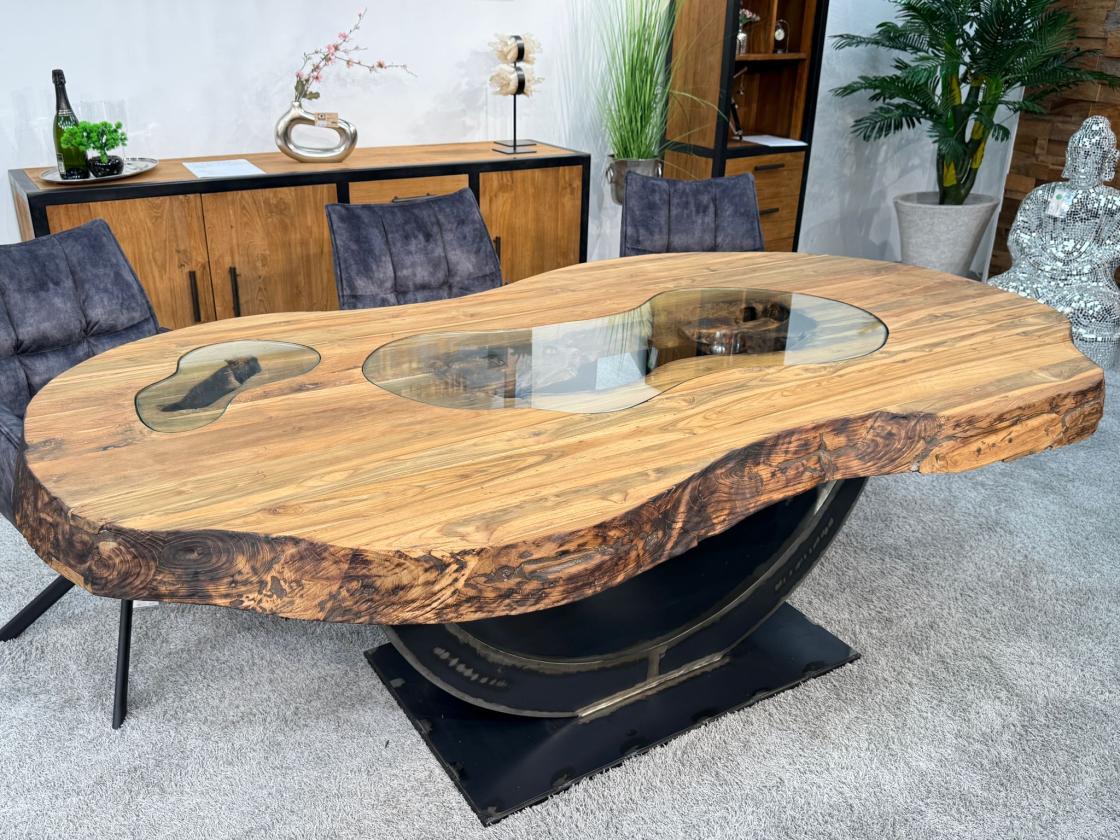 Massiver Holztisch Fusion aus recyceltem Holz