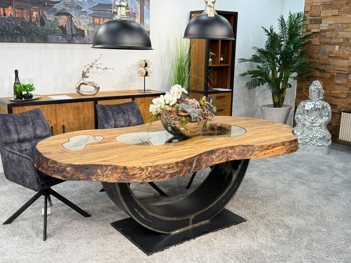 Massiver Holztisch Fusion aus recyceltem Holz