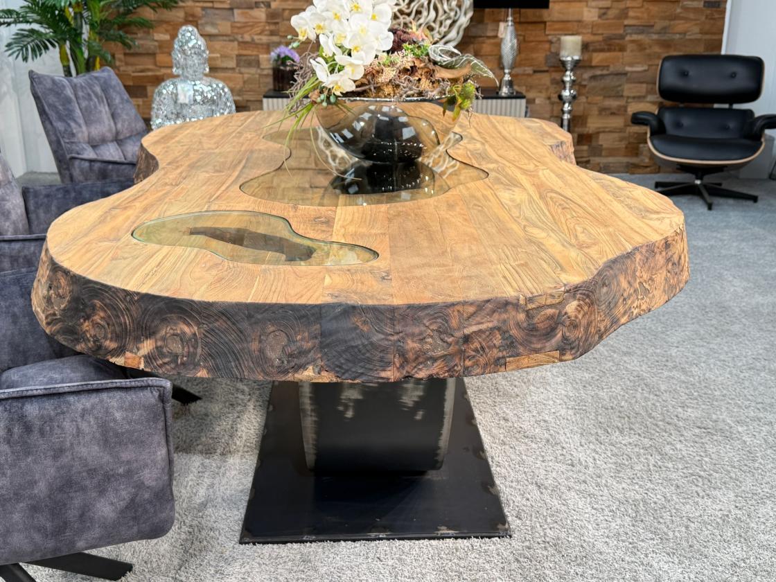 Massiver Holztisch Fusion aus recyceltem Holz