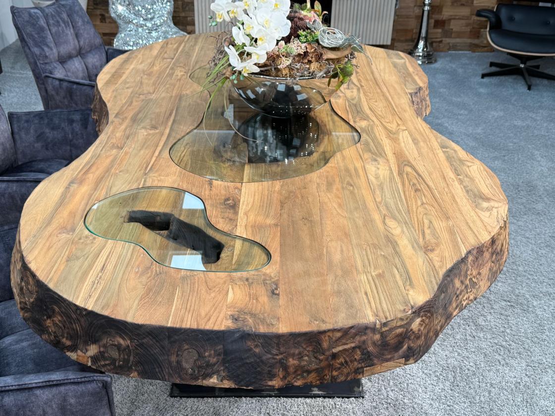 Massiver Holztisch Fusion aus recyceltem Holz