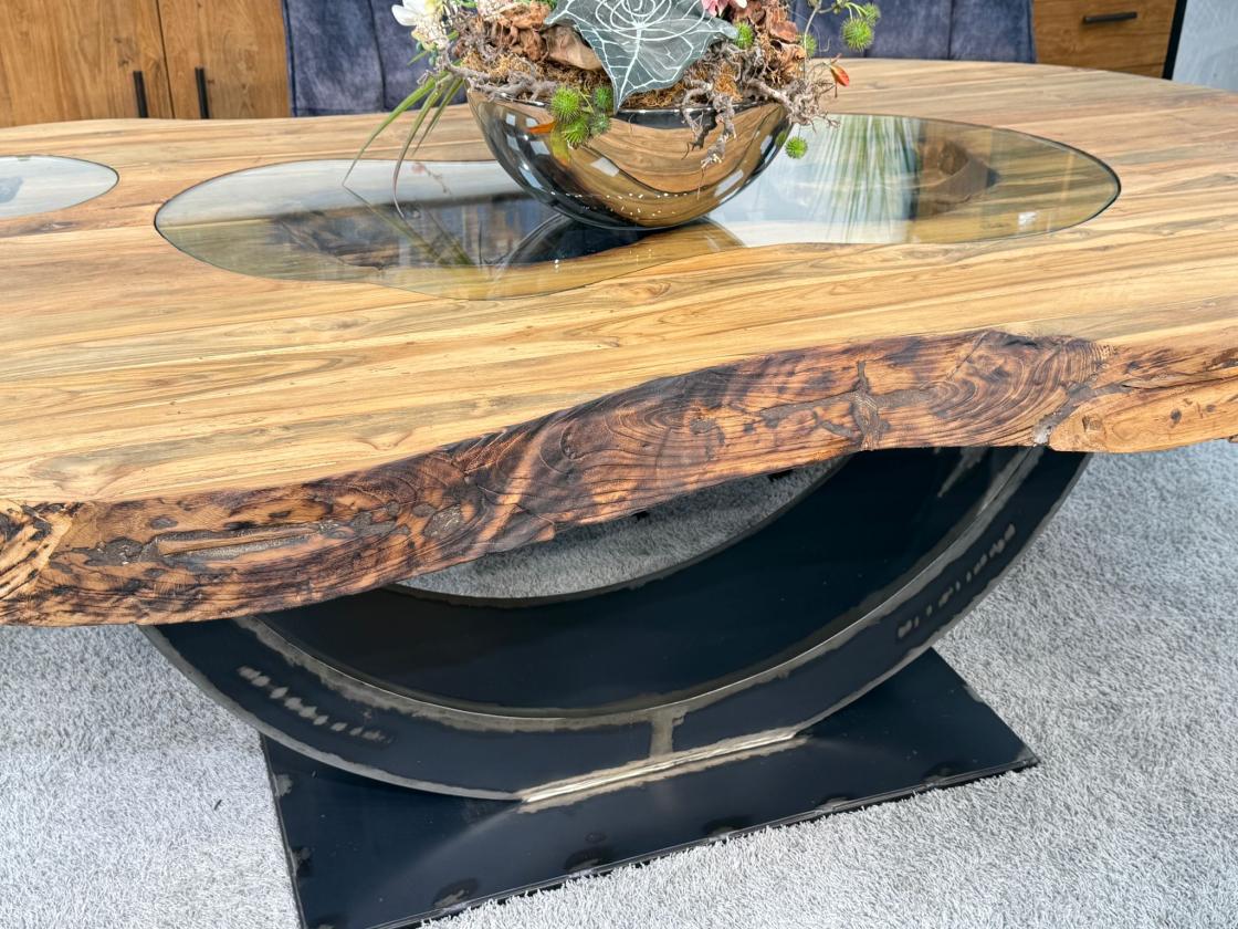 Massiver Holztisch Fusion aus recyceltem Holz