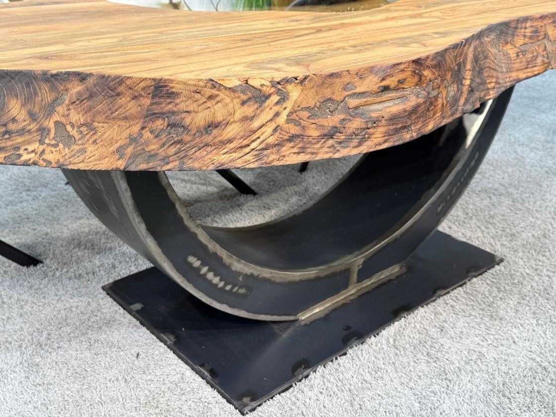 Massiver Holztisch Fusion aus recyceltem Holz