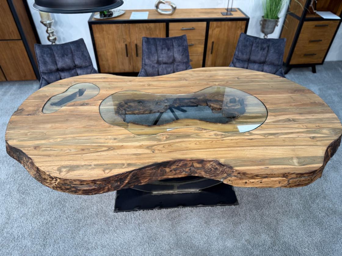 Massiver Holztisch Fusion aus recyceltem Holz