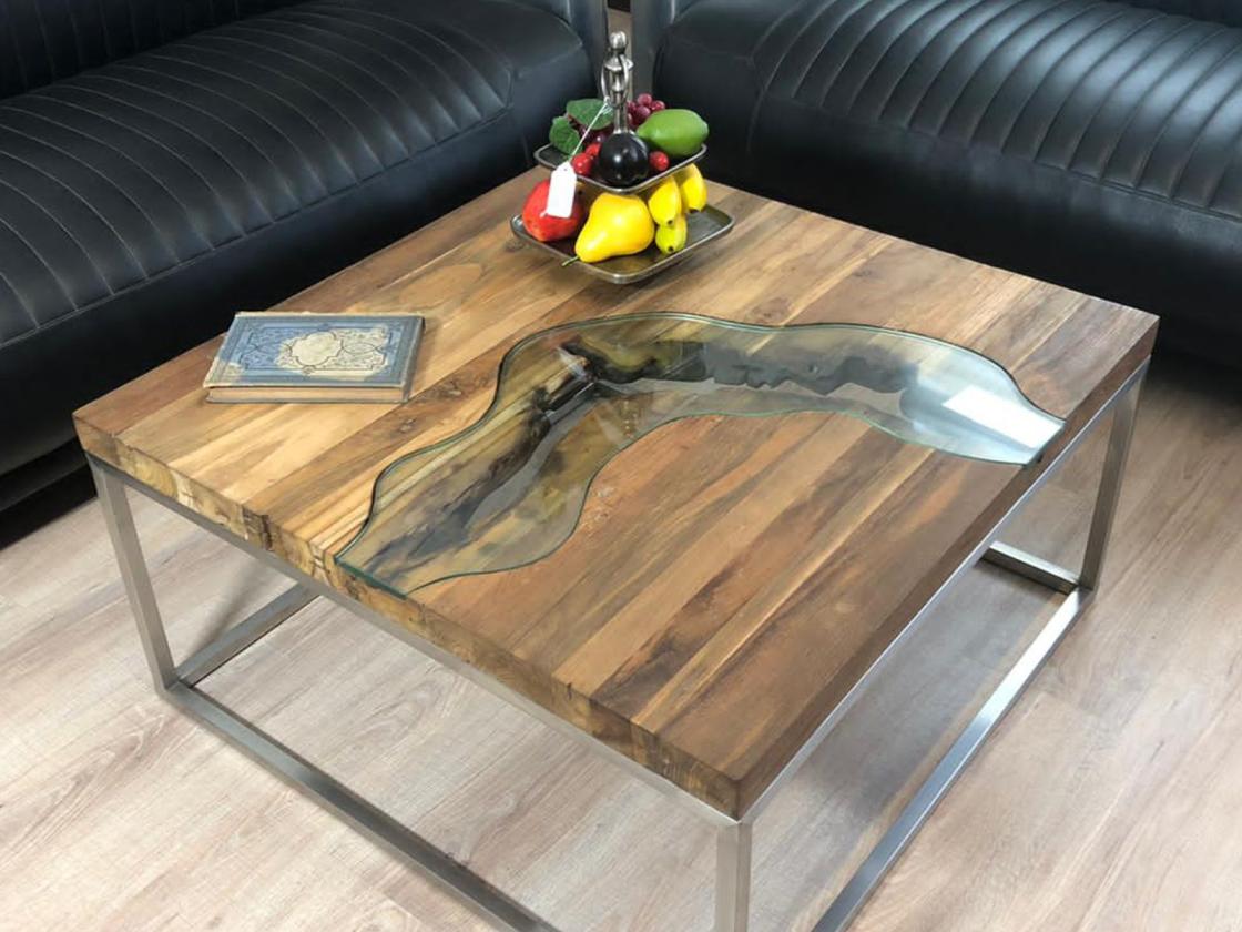 Kleiner-Couchtisch-Miro-aus-Holz-eckig