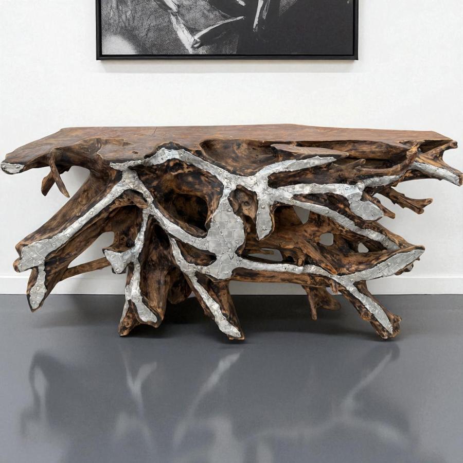 Konsole aus einer Baumwurzel mit Aluminium