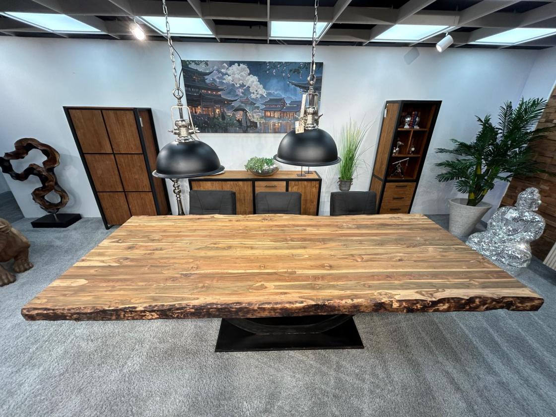 Langer Massivholztisch 300cm Deep Island aus Holz