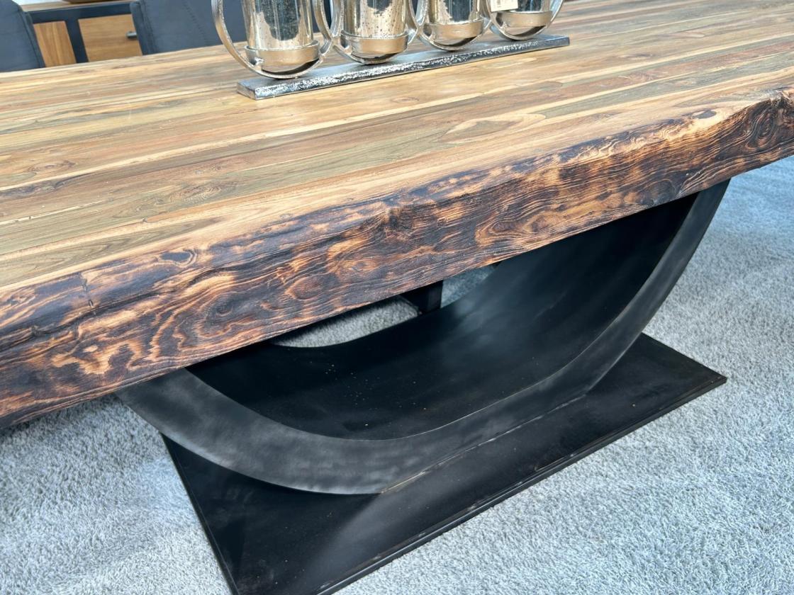 Langer Massivholztisch 300cm Deep Island aus Holz