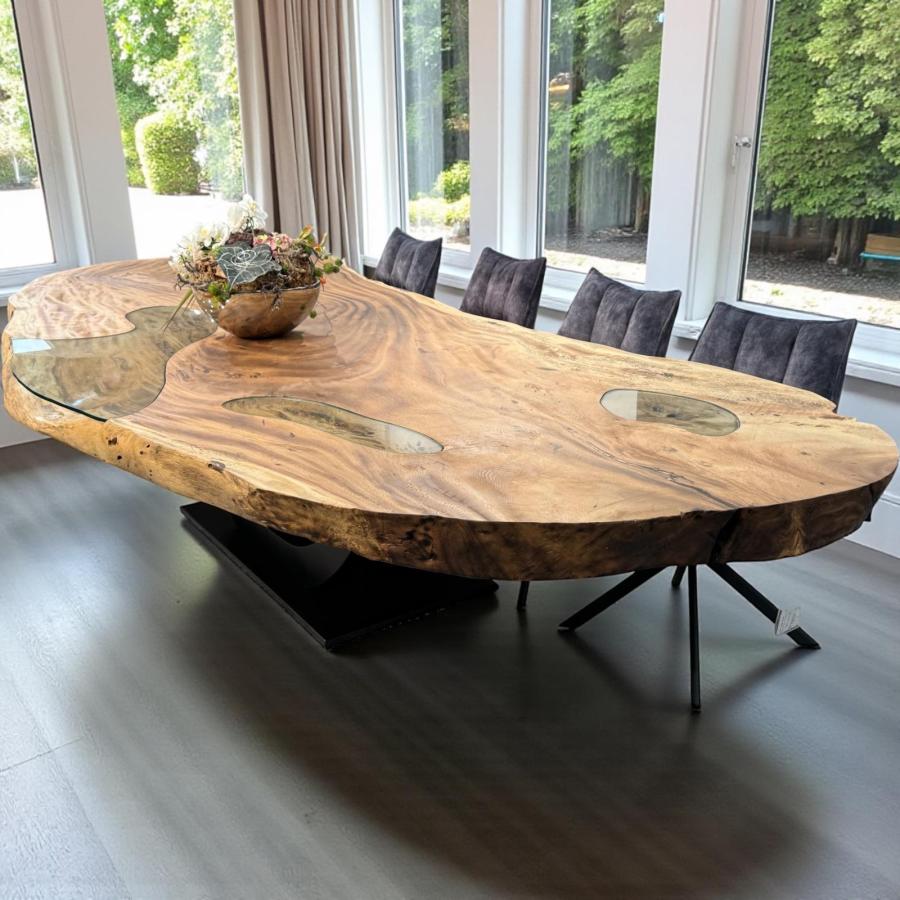 Baumscheiben Esstisch "Lakeside" aus massivem Suarholz