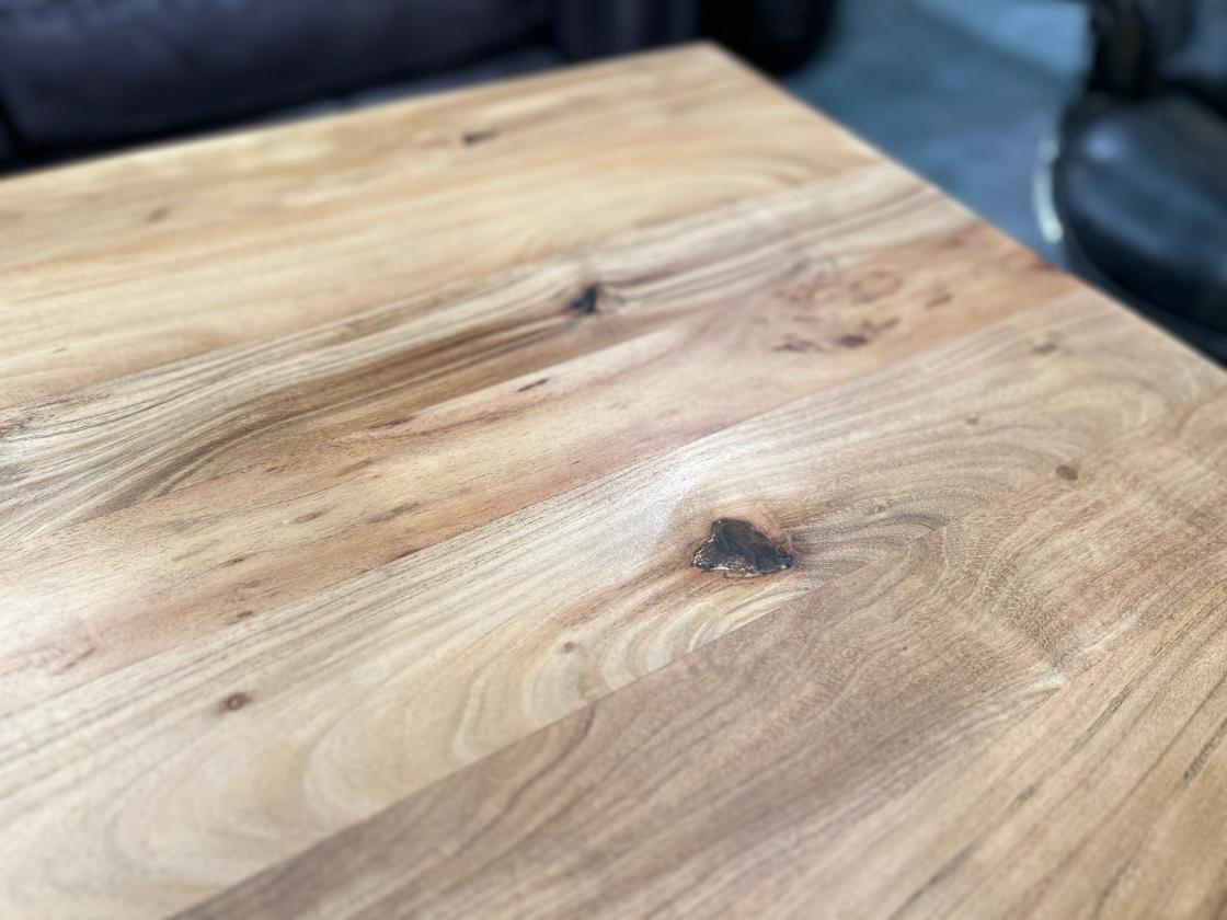 Couchtisch aus Akazie "CLIFF" im Format 120 x 80 cm mit Schweizer Kante