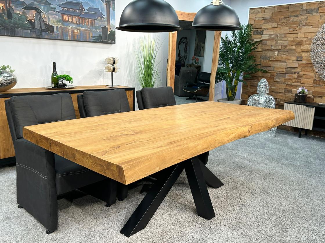 Massiver Esszimmertisch 220 cm