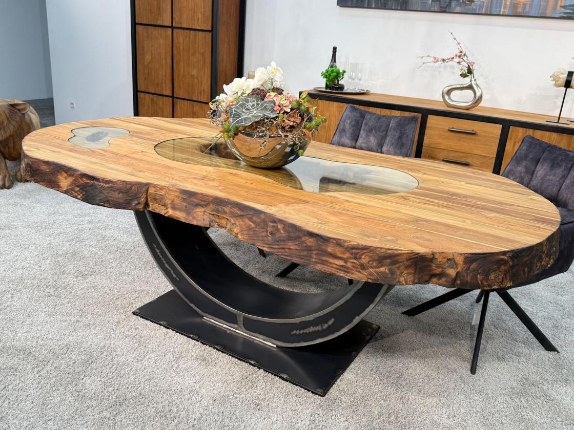 Massiver Holtisch Fusion aus recyceltem Holz