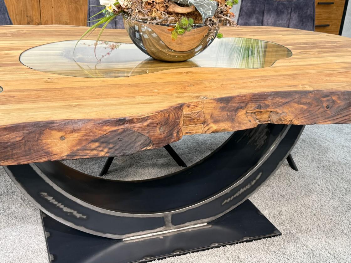 Massiver Holtisch Fusion aus recyceltem Holz