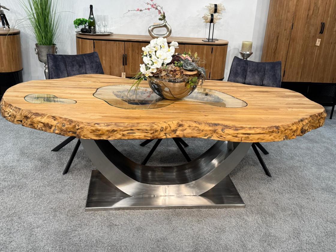 Massiver Holtisch Fusion aus recyceltem Holz