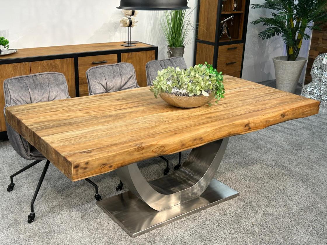 Nachhaltiger Holztisch aus Massivholz