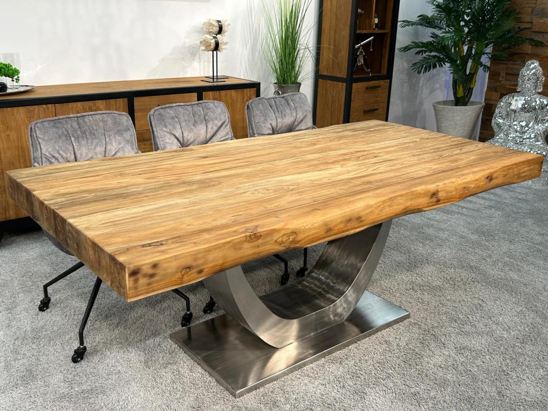 Nachhaltiger Holztisch aus Massivholz