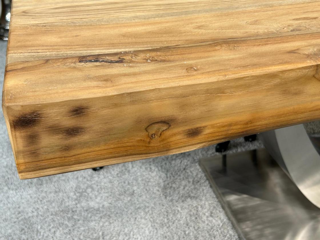 Nachhaltiger Holztisch aus Massivholz