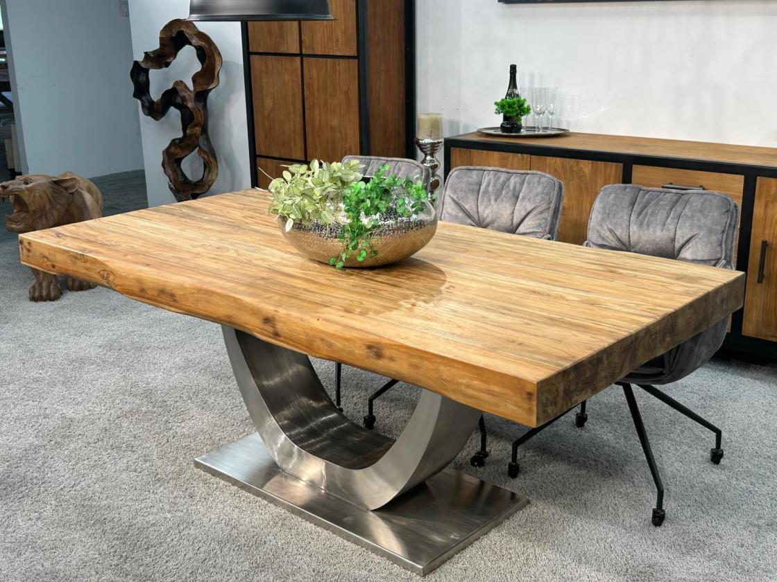 Nachhaltiger Holztisch aus Massivholz