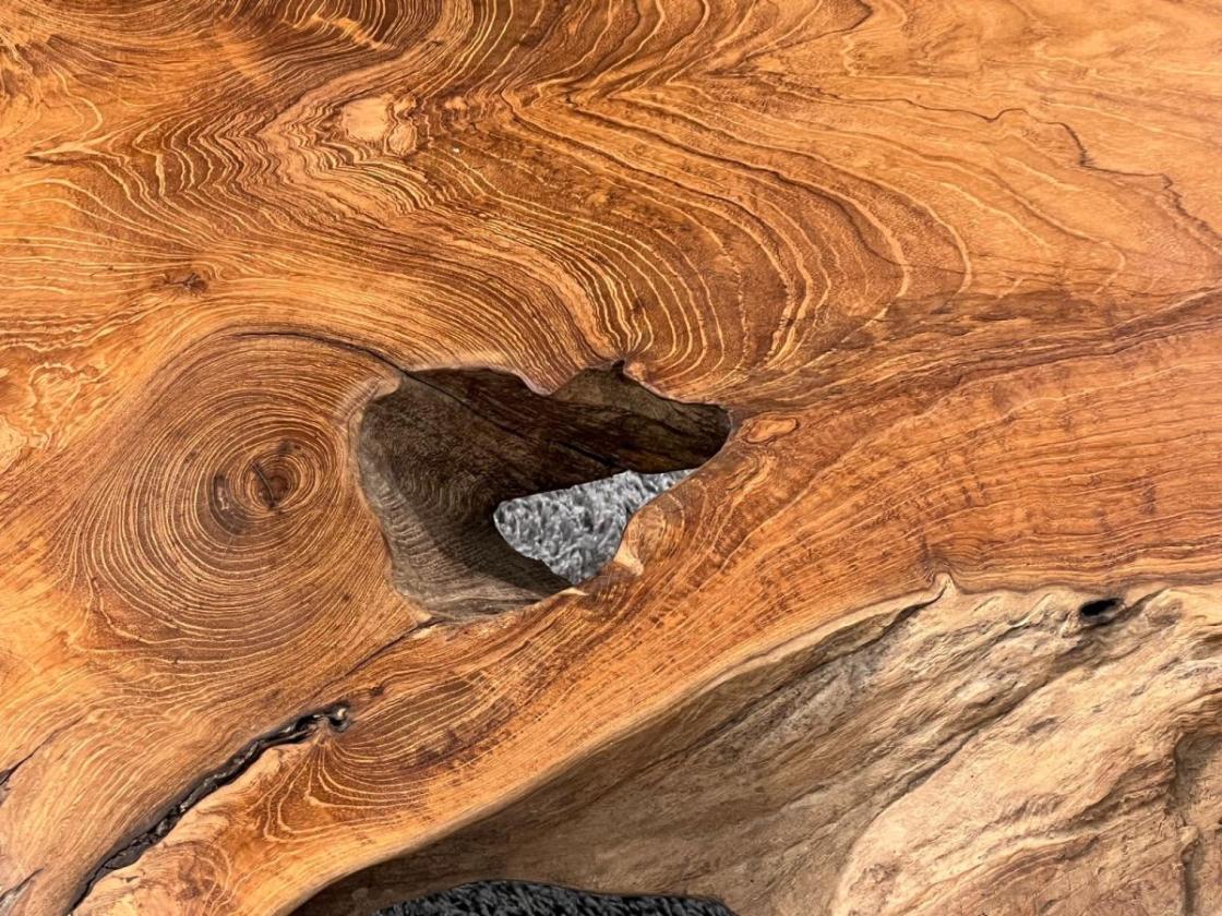 Massivholz Couchtisch Bromo aus Altholz