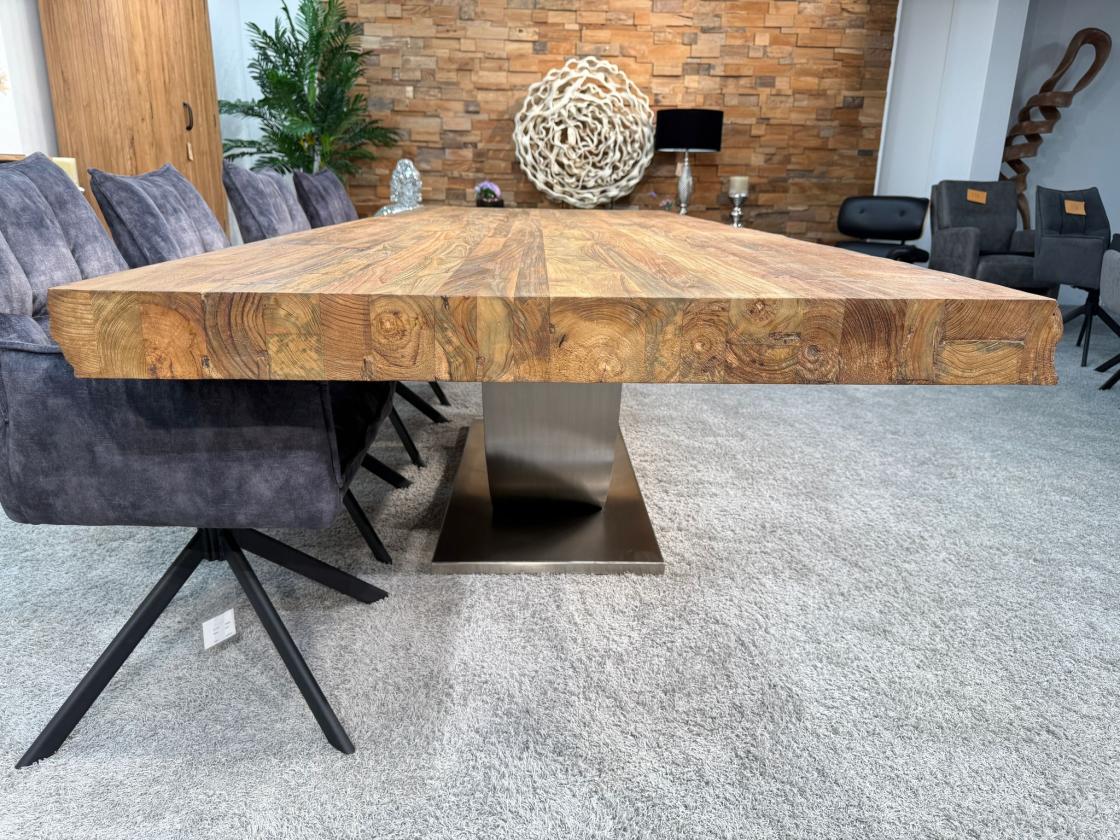 Esstisch Deep Island aus recyceltem Holz