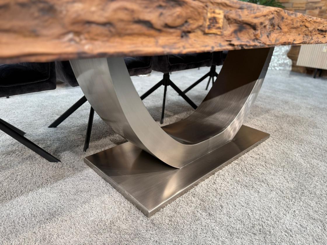 Esstisch Deep Island aus recyceltem Holz