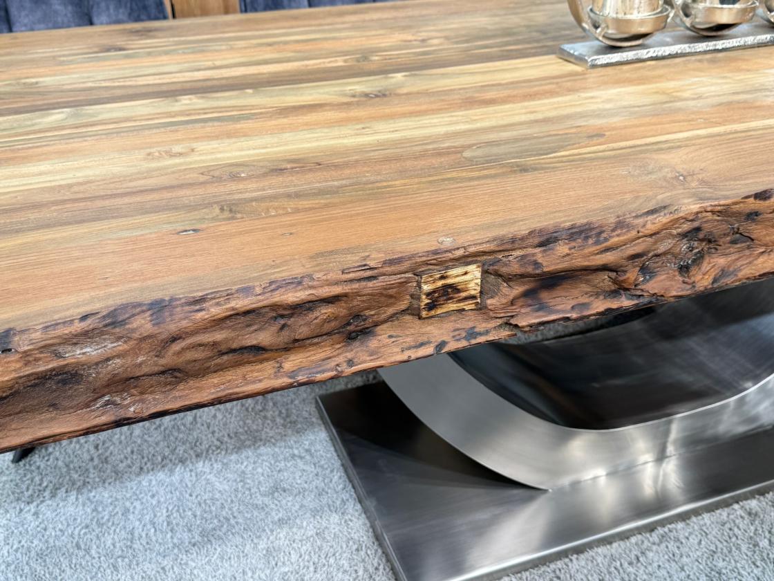 Esstisch Deep Island aus recyceltem Holz