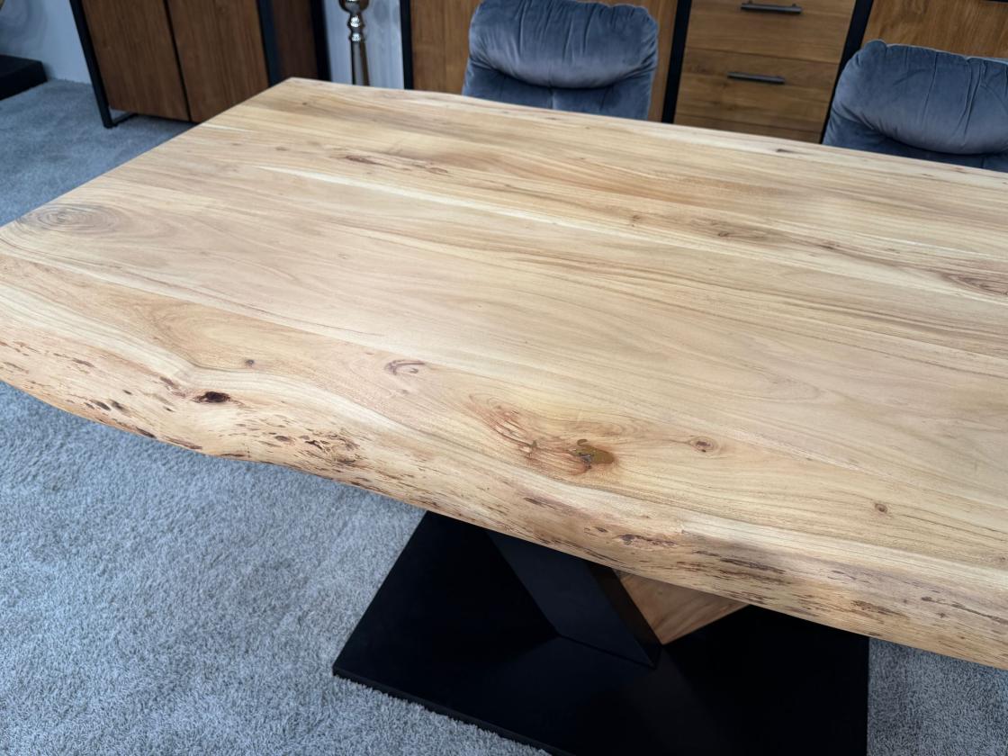 Massivholztisch mit Baumkante 180 x 100 cm