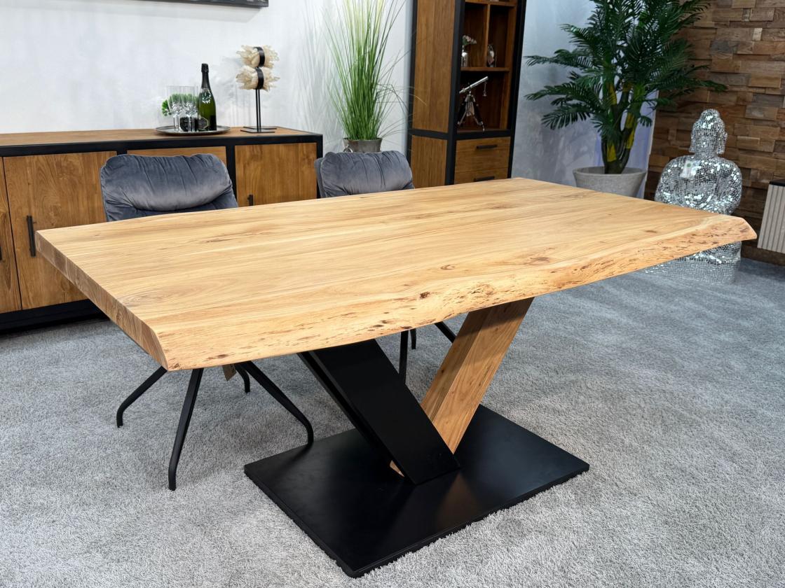 Massivholztisch mit Baumkante 180 x 100 cm