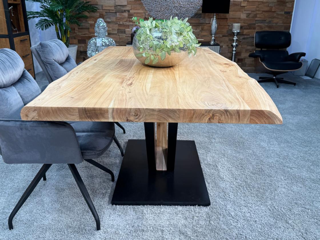 Massivholztisch mit Baumkante 180 x 100 cm