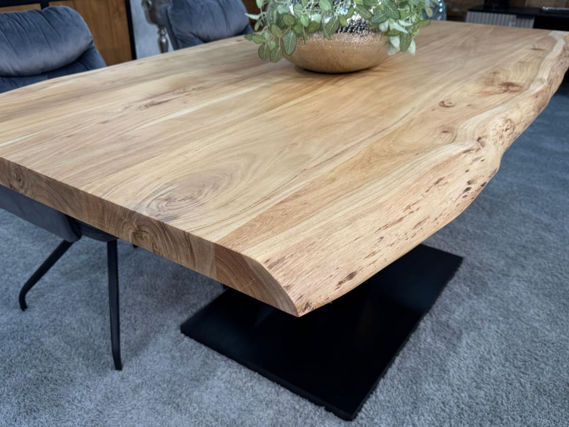 Massivholztisch mit Baumkante 180 x 100 cm