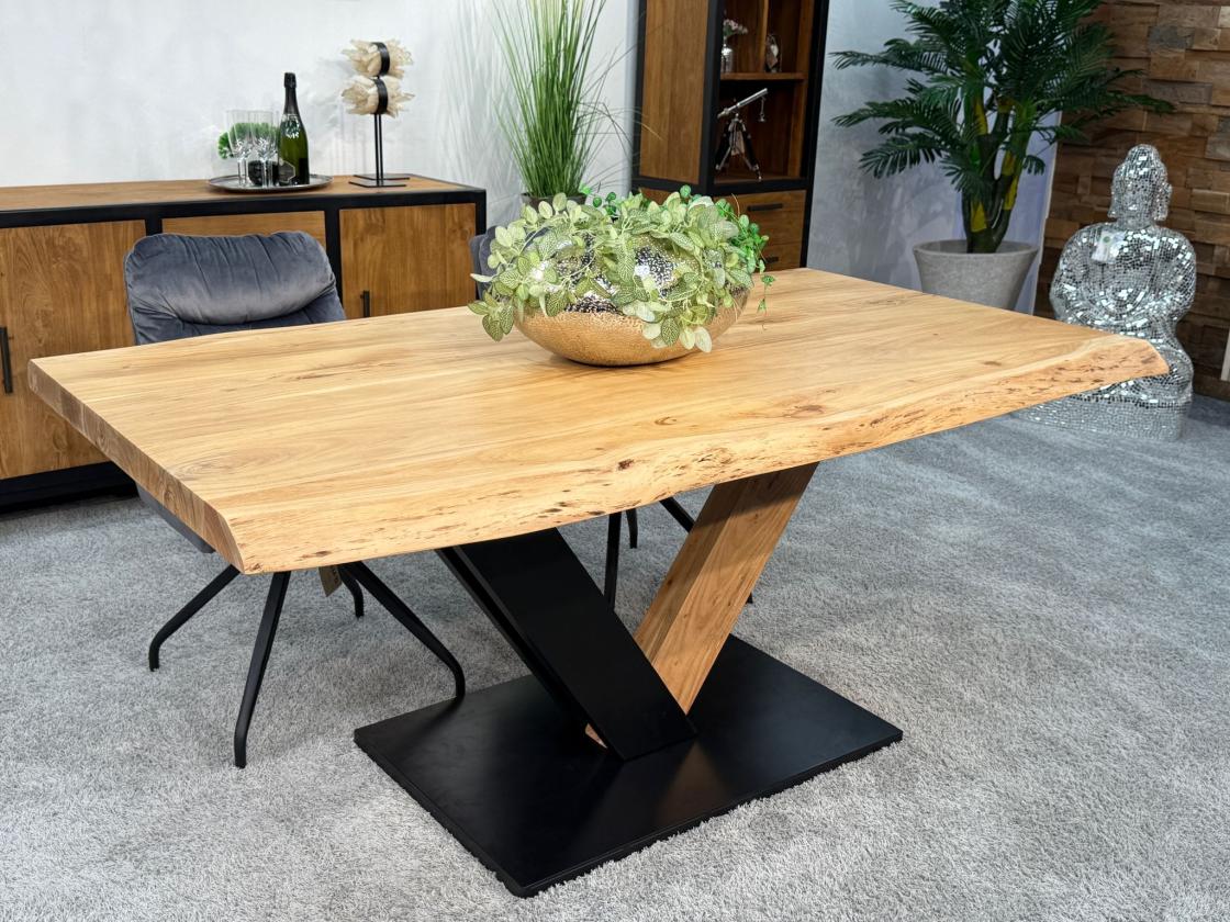 Massivholztisch mit Baumkante 180 x 100 cm