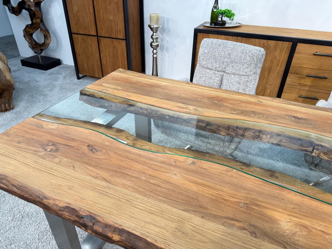 Massiver Design Esstisch mit Kufen und Glaselementen