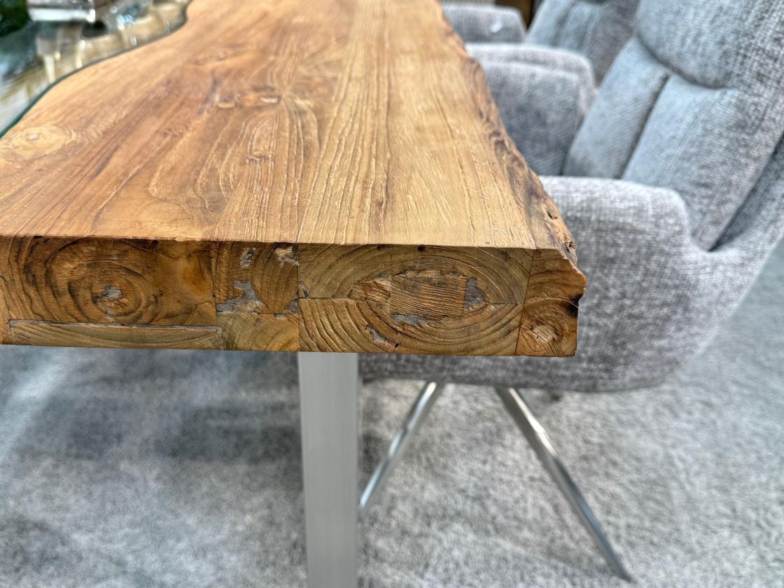 Massiver Design Esstisch mit Kufen und Glaselementen