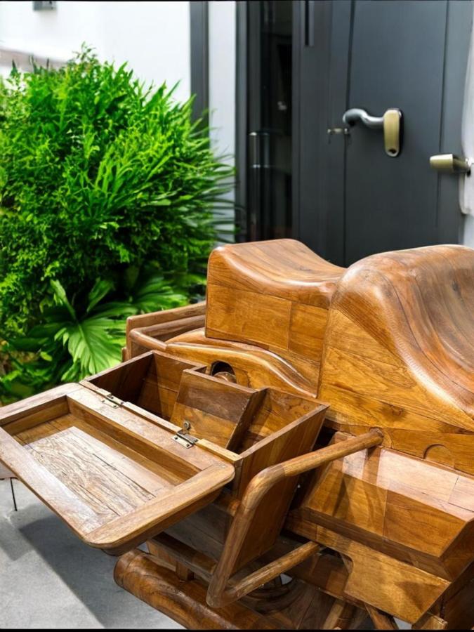 Außergewöhnliche Holzskulptur „Schildkröte“ aus Holz