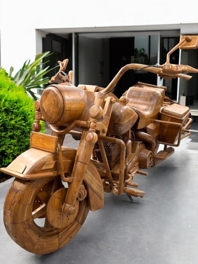Außergewöhnliche Holzskulptur „Schildkröte“ aus Holz