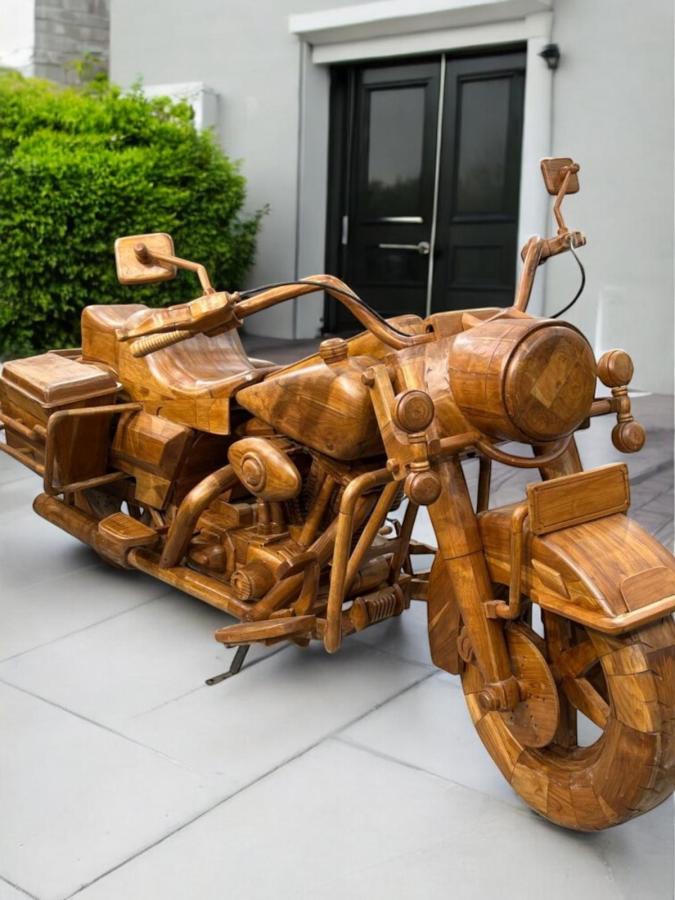 Außergewöhnliche Holzskulptur „Schildkröte“ aus Holz