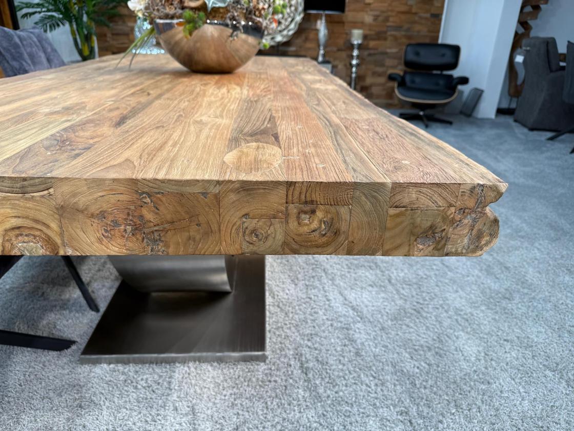 Wohnzimmertisch aus Massivholz mit Baumkante 220cm