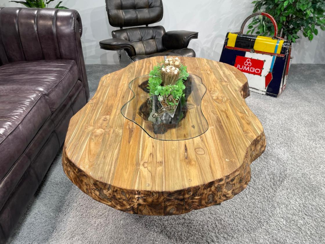 Organic oval wooden coffee table with glass top, approx. 138 x 82-92 x 50 cm.