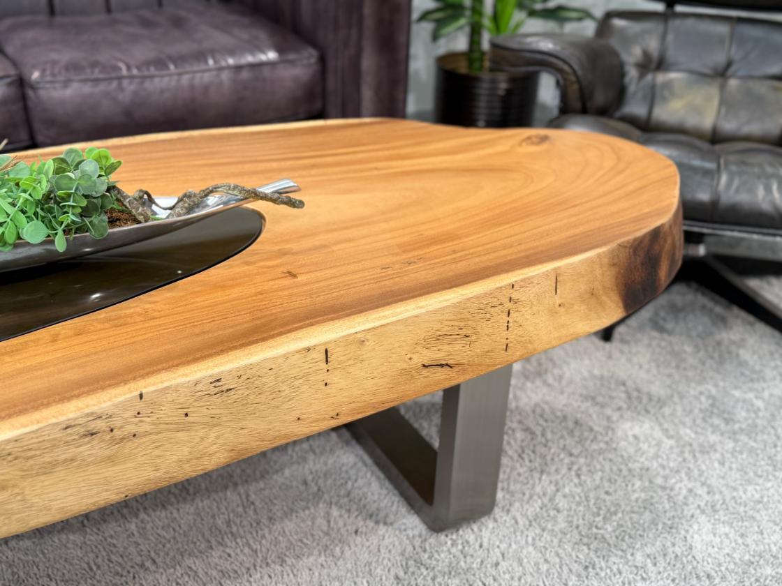 Massiver Couchtisch Baumstamm mit Metallgestell